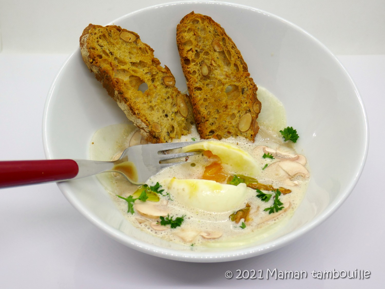 Oeuf mollet sur mousse de champignons - Un zeste de magie