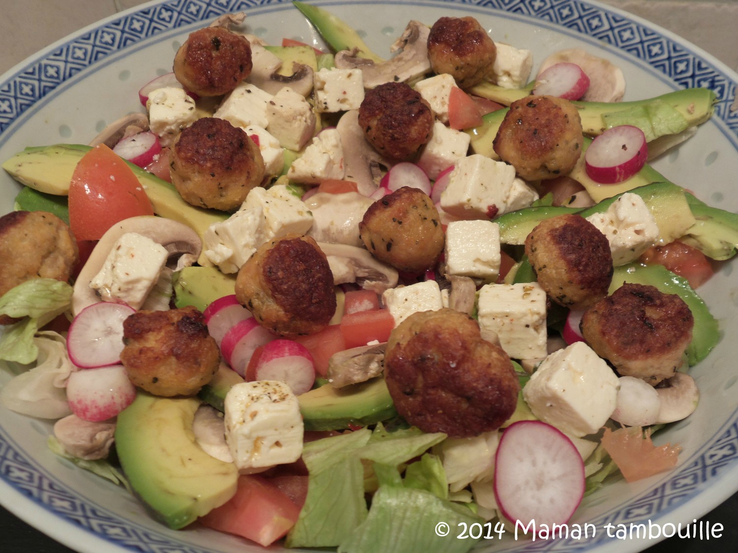 Read more about the article Salade aux boulettes de poulet yakitori