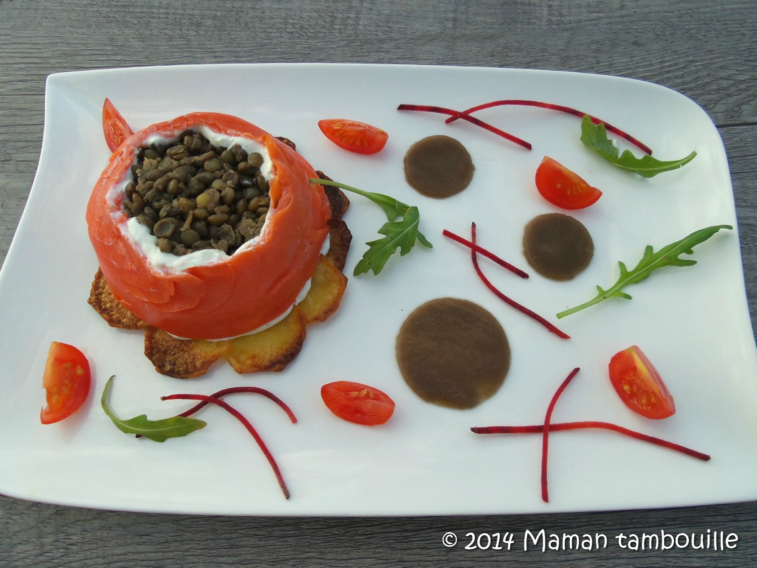 Read more about the article Timballe de lentilles au saumon et ses disques « d’eau de lentilles »
